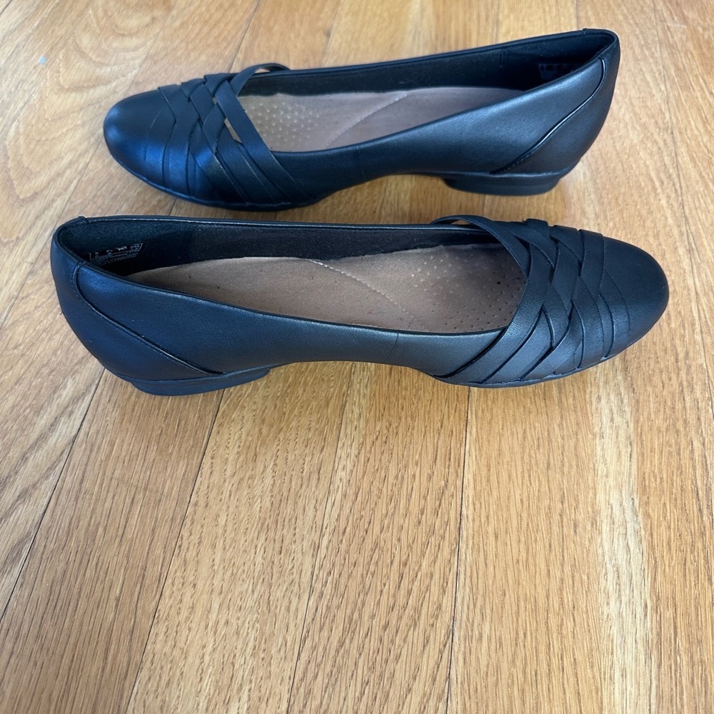 SALE Clark’s Black Flats - Picture 2 of 3